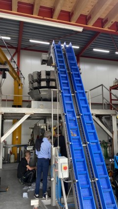 FULL AUTOMATIC WEIGHING AND BAGGING LINE